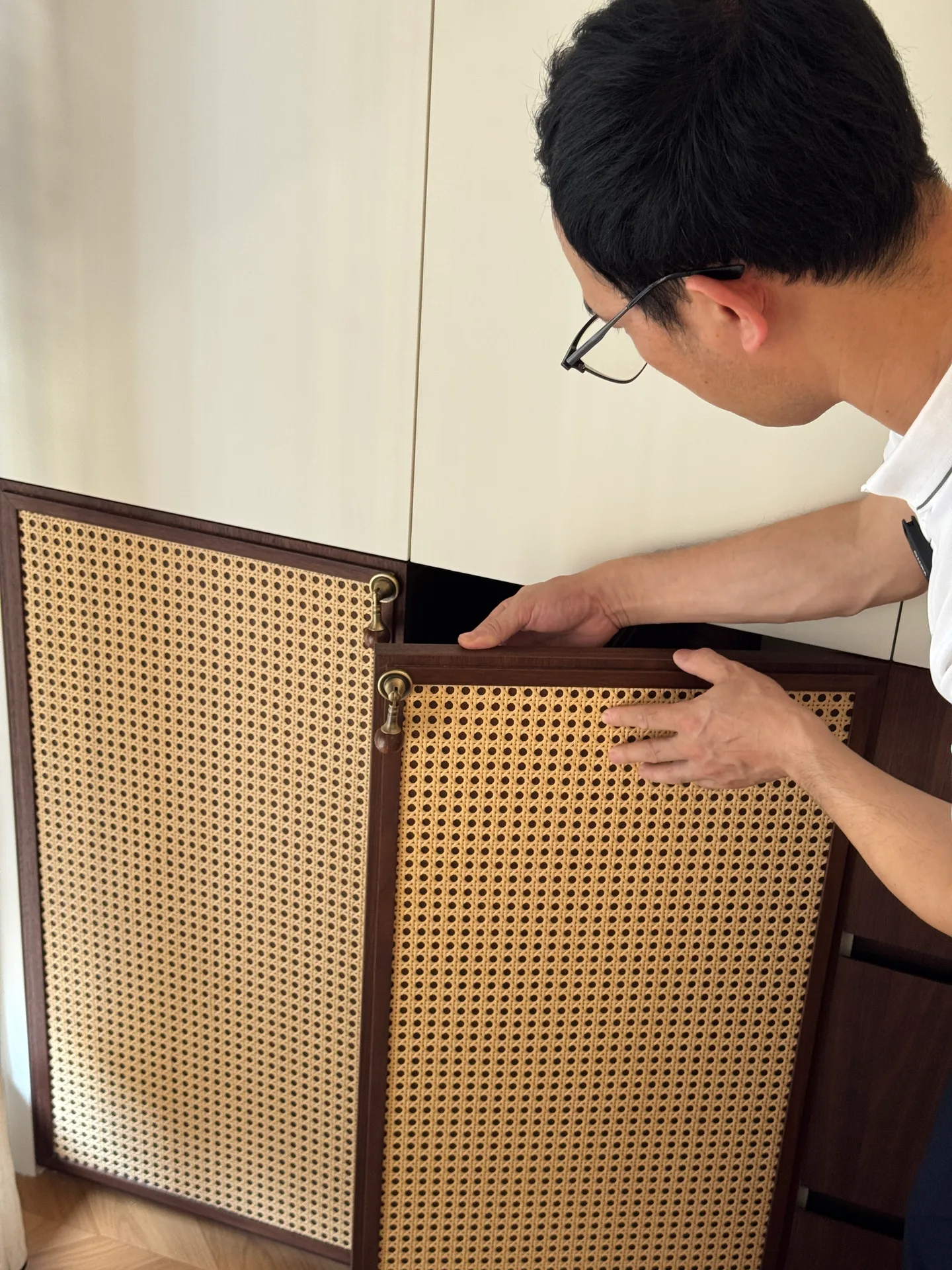 KZKZ木作安装现场与藤编柜门工艺过程实景图
